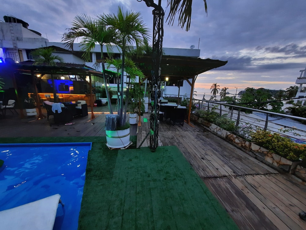 Elite Suite, Balcony, Poolside photo 3