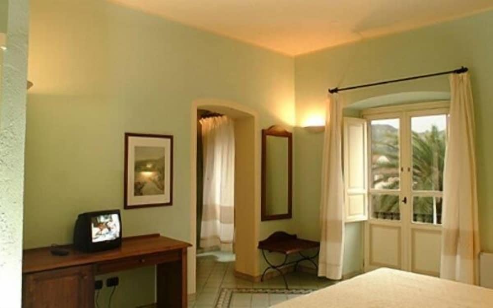 Classic Double Room, 1 Double or 2 Twin Beds, River View photo 2
