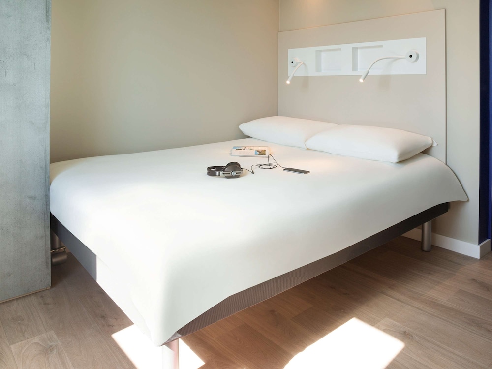 Room - Photo 4