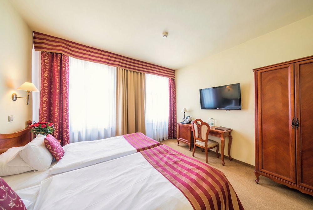 Double Room - Photo 7