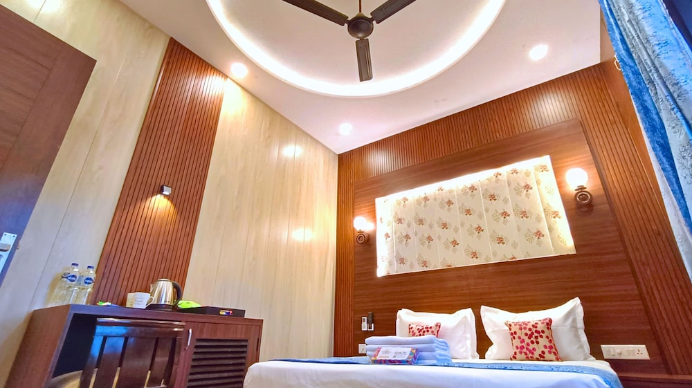 Premium Room, Balcony - Photo 11