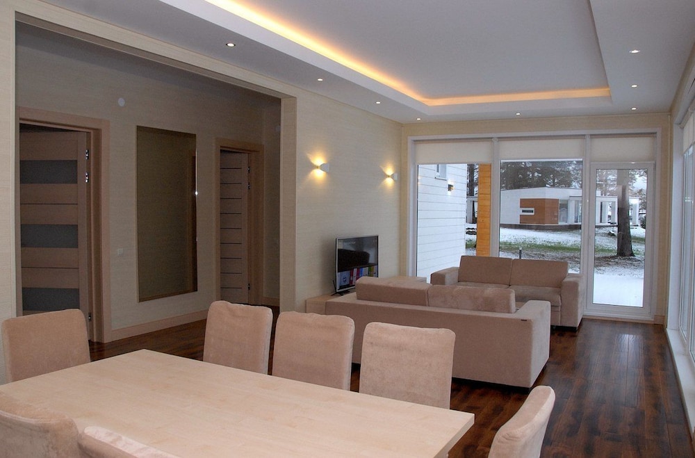 Villa, 3 Bedrooms, Lakeside photo 2