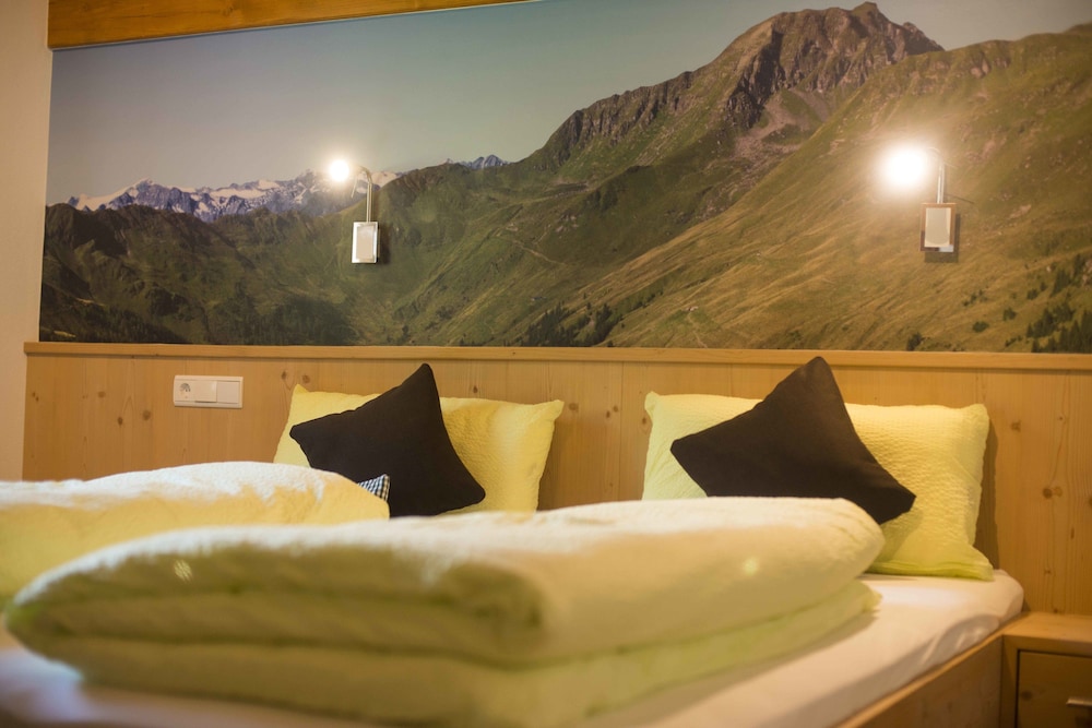 Standard Apartment, 2 Bedrooms, Kitchenette, Mountain View (Schwalbennest) photo 1