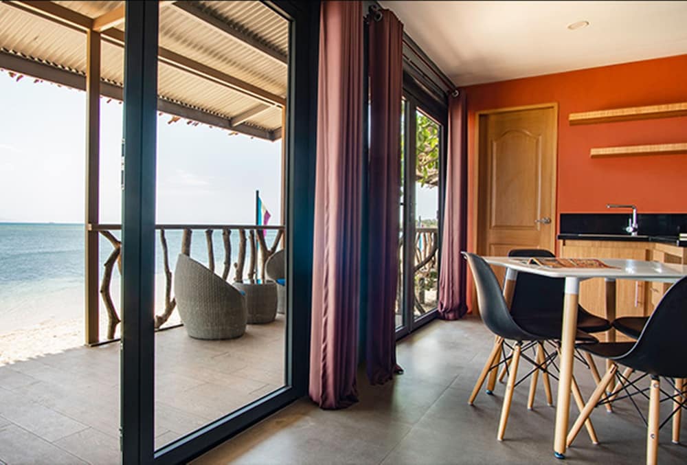 Family Cabin, Beachfront - Photo 4