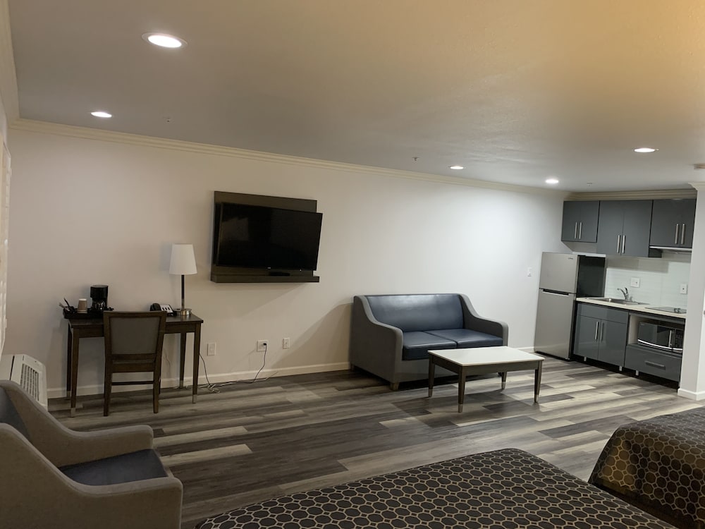 Deluxe Room - Photo 4