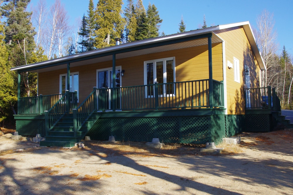 Comfort Chalet, 3 Bedrooms, Accessible, Lakeside photo 1