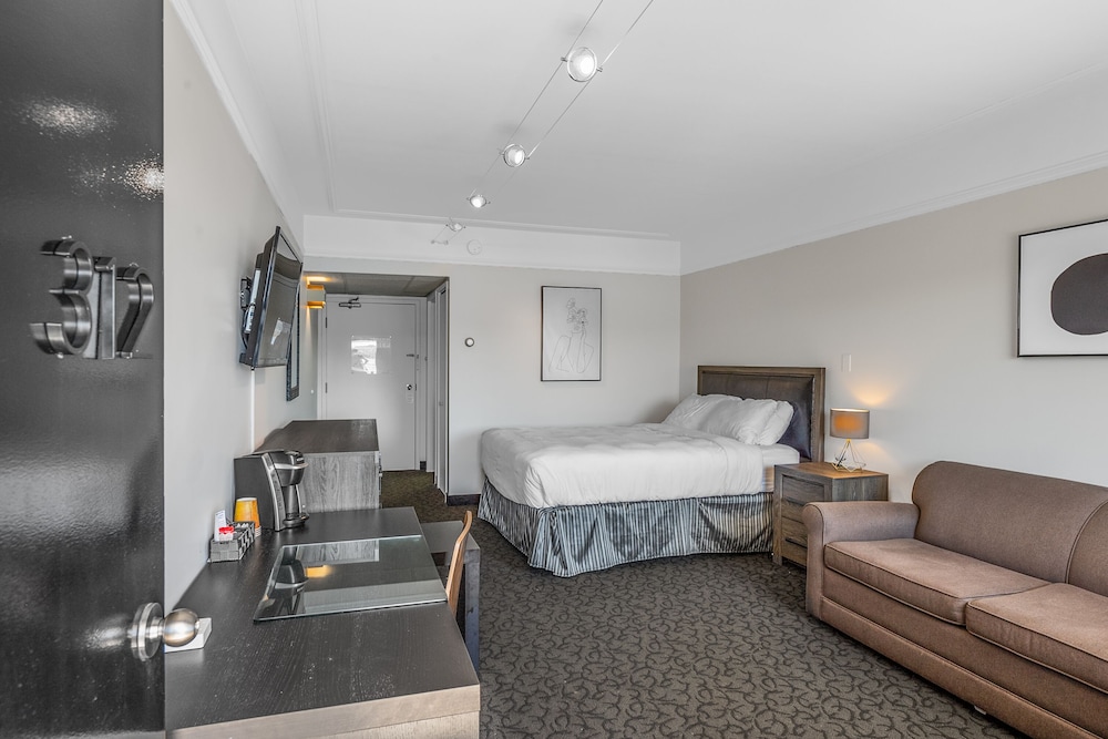 Superior Room, 1 Queen Bed, Lake View