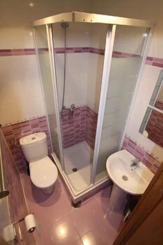Triple Room, Private Bathroom - Photo 5