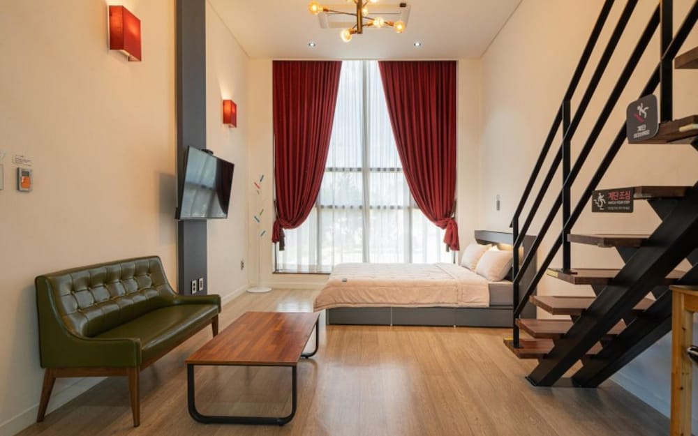 Room (Room 101 (Pool Villa Whirlpool Spa))