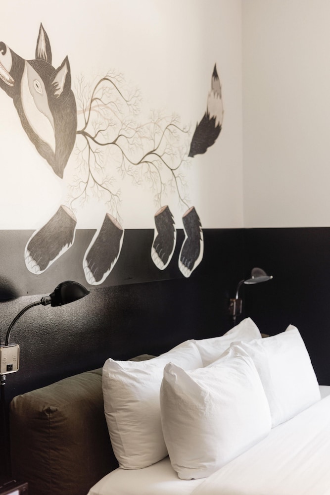 King Suite (Self Check-in) - Photo 2