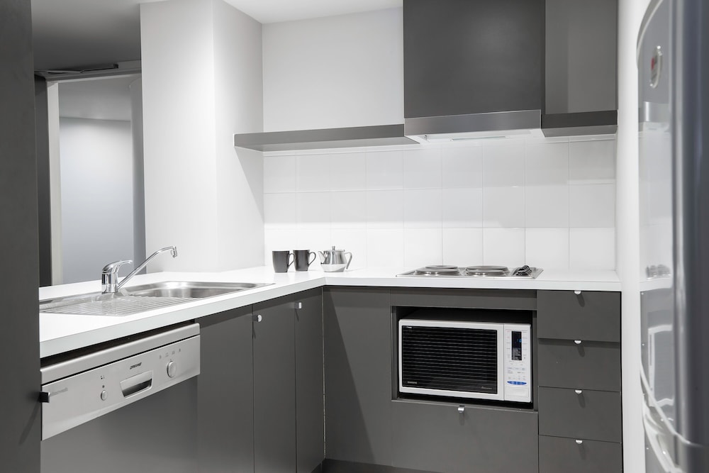 One Bedroom Apartment (Weekly Housekeeping) - Photo 4