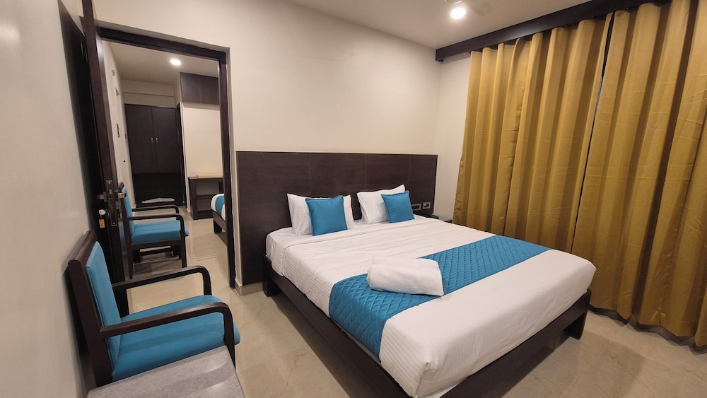 Deluxe Quadruple Room, Multiple Beds, Non Smoking, Private Bathroom