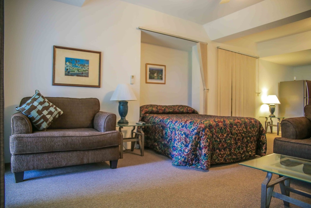 Standard Studio Suite, 2 Double Beds, Garden View