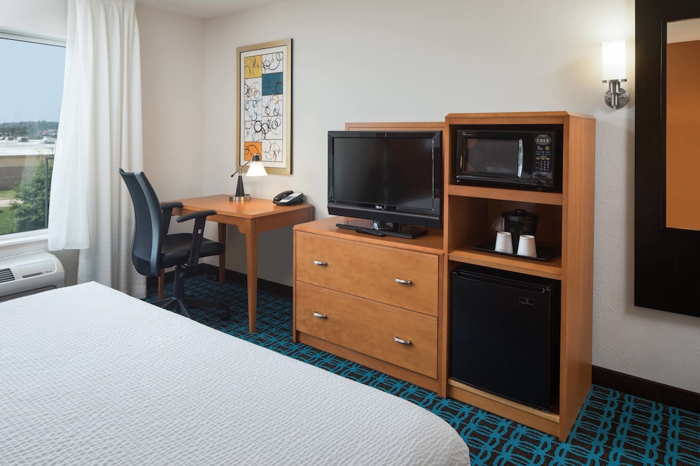 Room, 1 King Bed (Hearing Accessible) - Photo 3