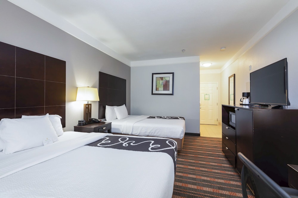 Room, 2 Queen Beds, Accessible, Non Smoking (Mobility/Hearing Impaired Accessible) - Photo 2