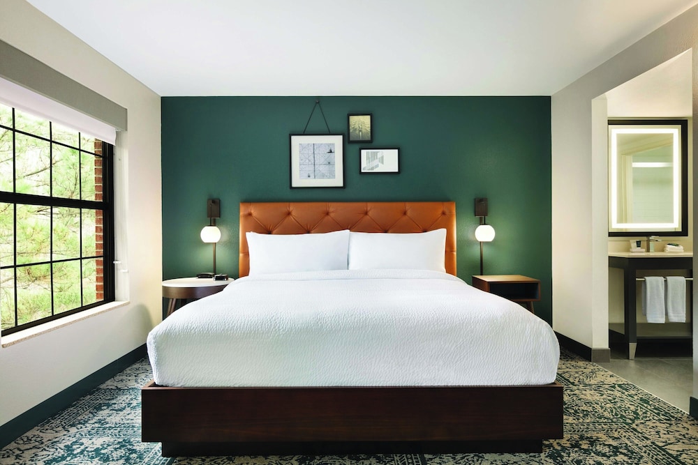 Traditional Room, 1 King Bed (Mobility Accessible, Tub) - Photo 2