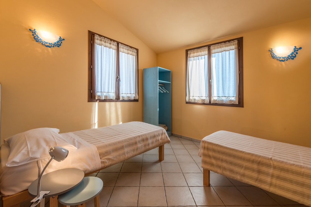 Apartment, 2 Bedrooms, Balcony, Sea View photo 2