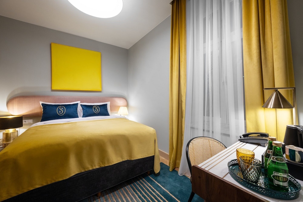 Classic Double Room (City View) photo 3