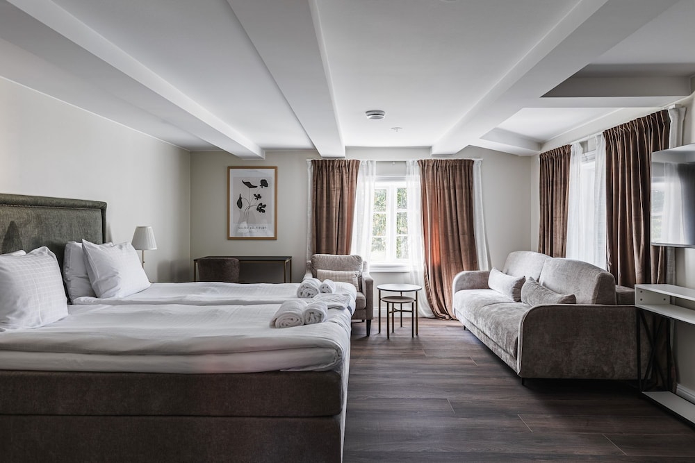 Two Room Deluxe Suite photo 1