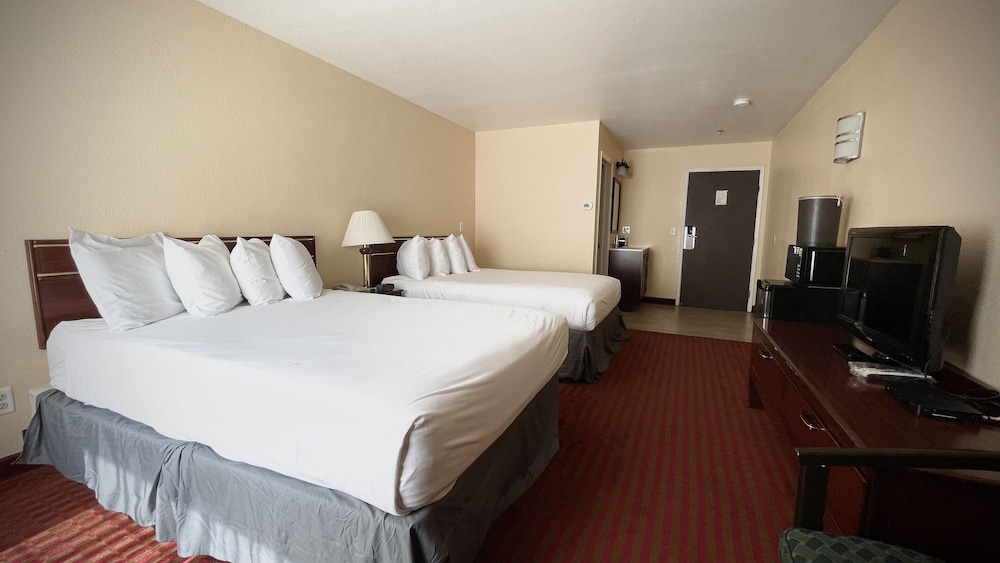 Accessible Double Queen Room photo 2
