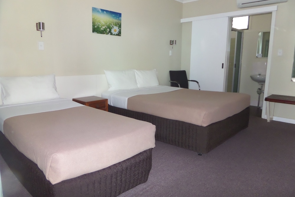 Standard Suite (twin share) photo 1
