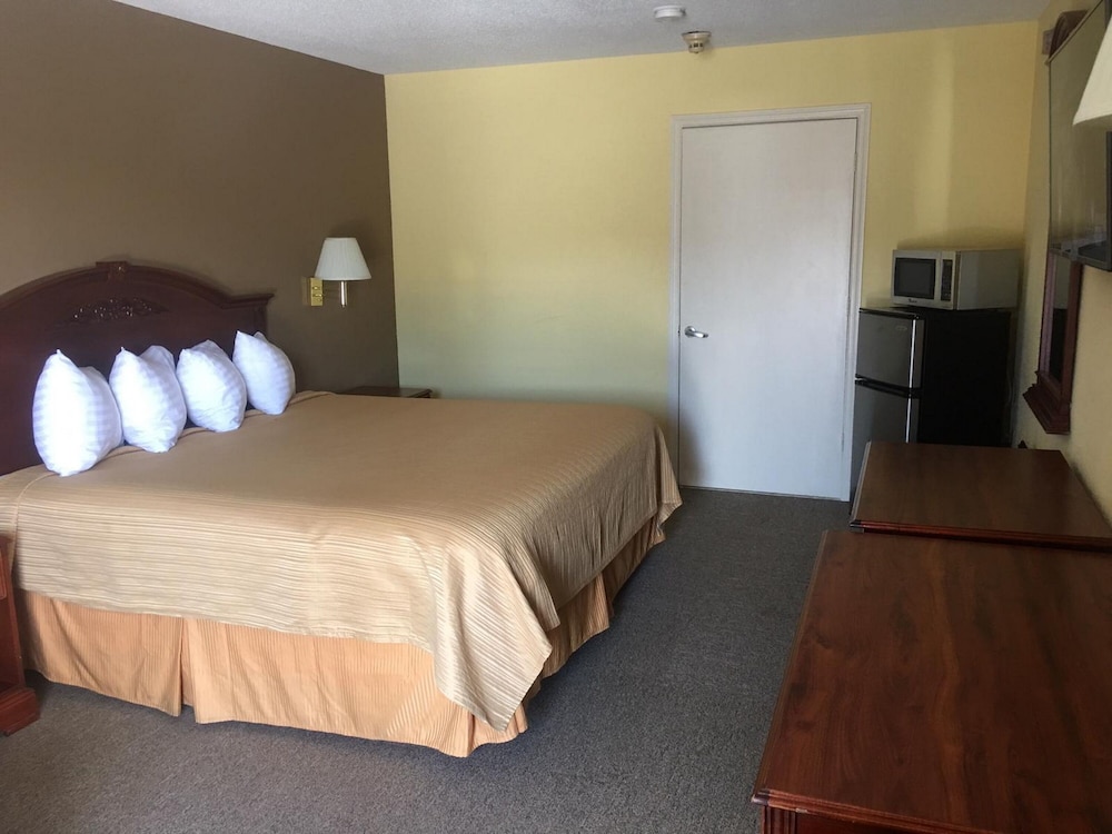 Standard Room, 1 King Bed, Accessible, Non Smoking photo 3