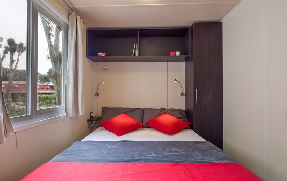 Superior Mobile Home, 2 Bedrooms photo 3