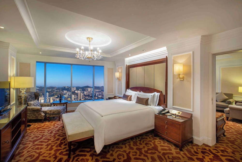 Suite, 1 King Bed, River View photo 1
