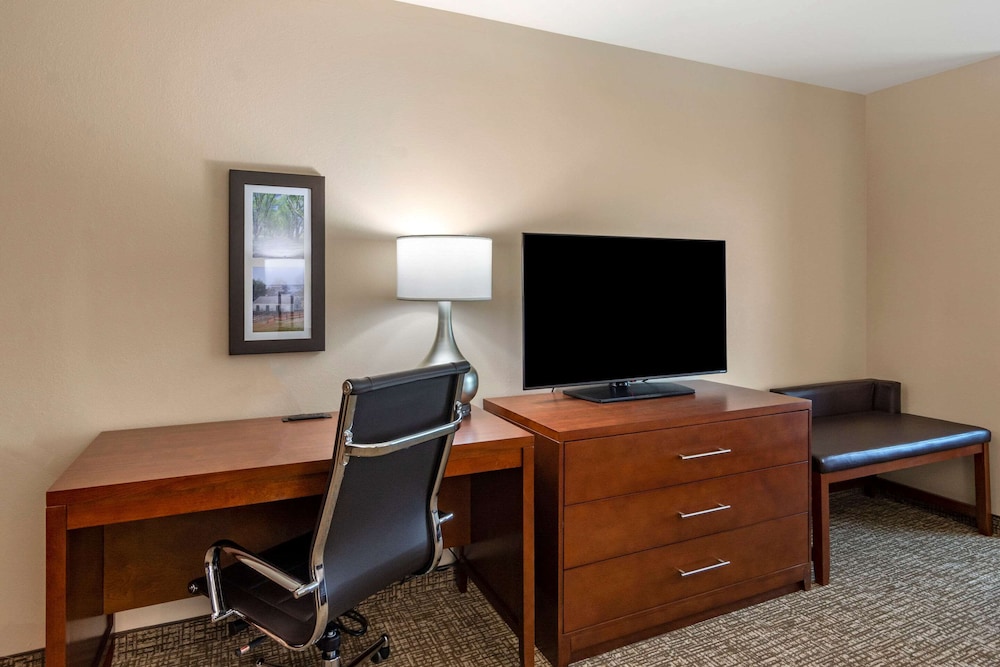 Suite, 1 King Bed, Non Smoking - Photo 3