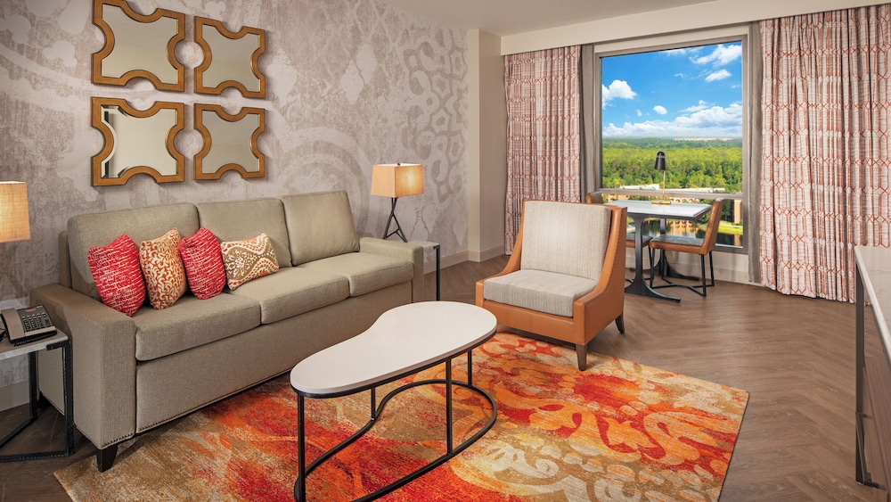 Tower - Deluxe Suite - Club Access - Photo 1