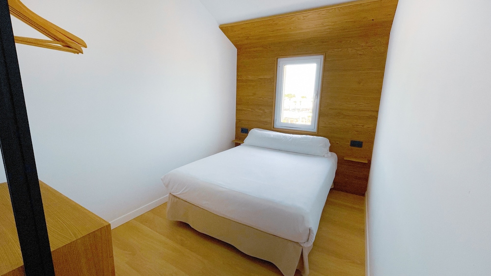 Suite, 2 Bedrooms, Balcony (4 adults) - Photo 7