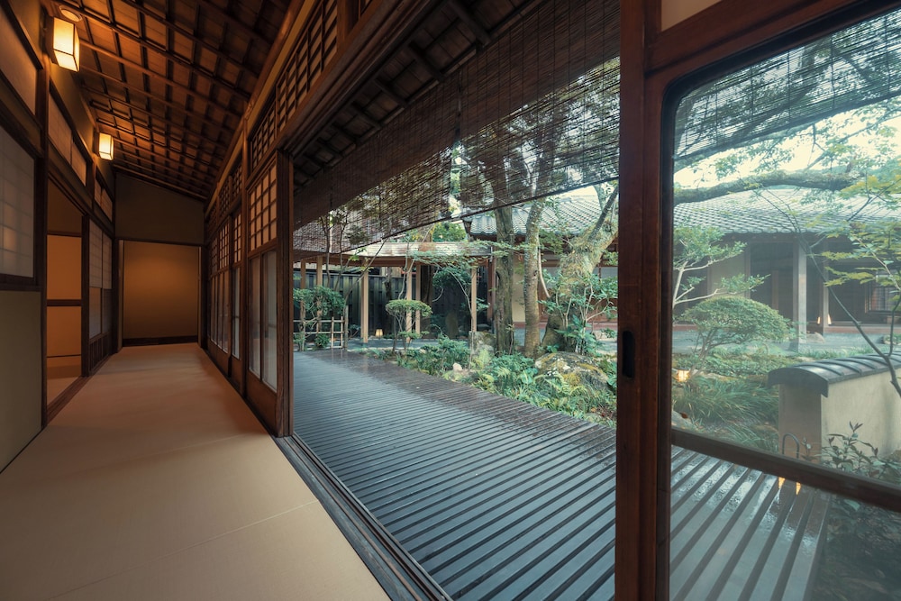 Standard Room (特別室離れ庭＆露天風呂付　「考槃居」)
