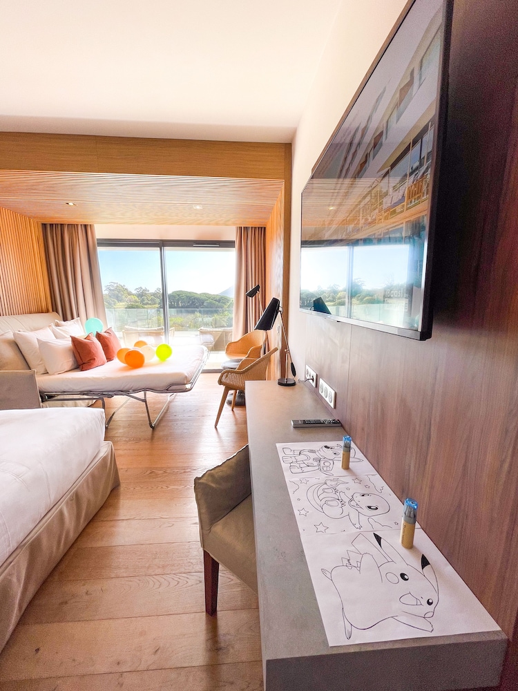 Junior Suite, 1 King Bed with Sofa bed, Balcony, Sea View - Photo 3
