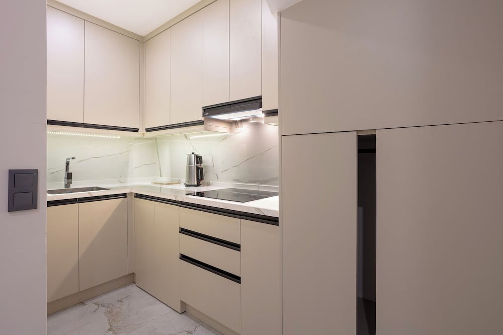 Junior Suite, 1 Bedroom, Pool View