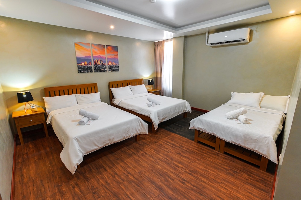 Family Room, Multiple Beds, Ensuite photo 3