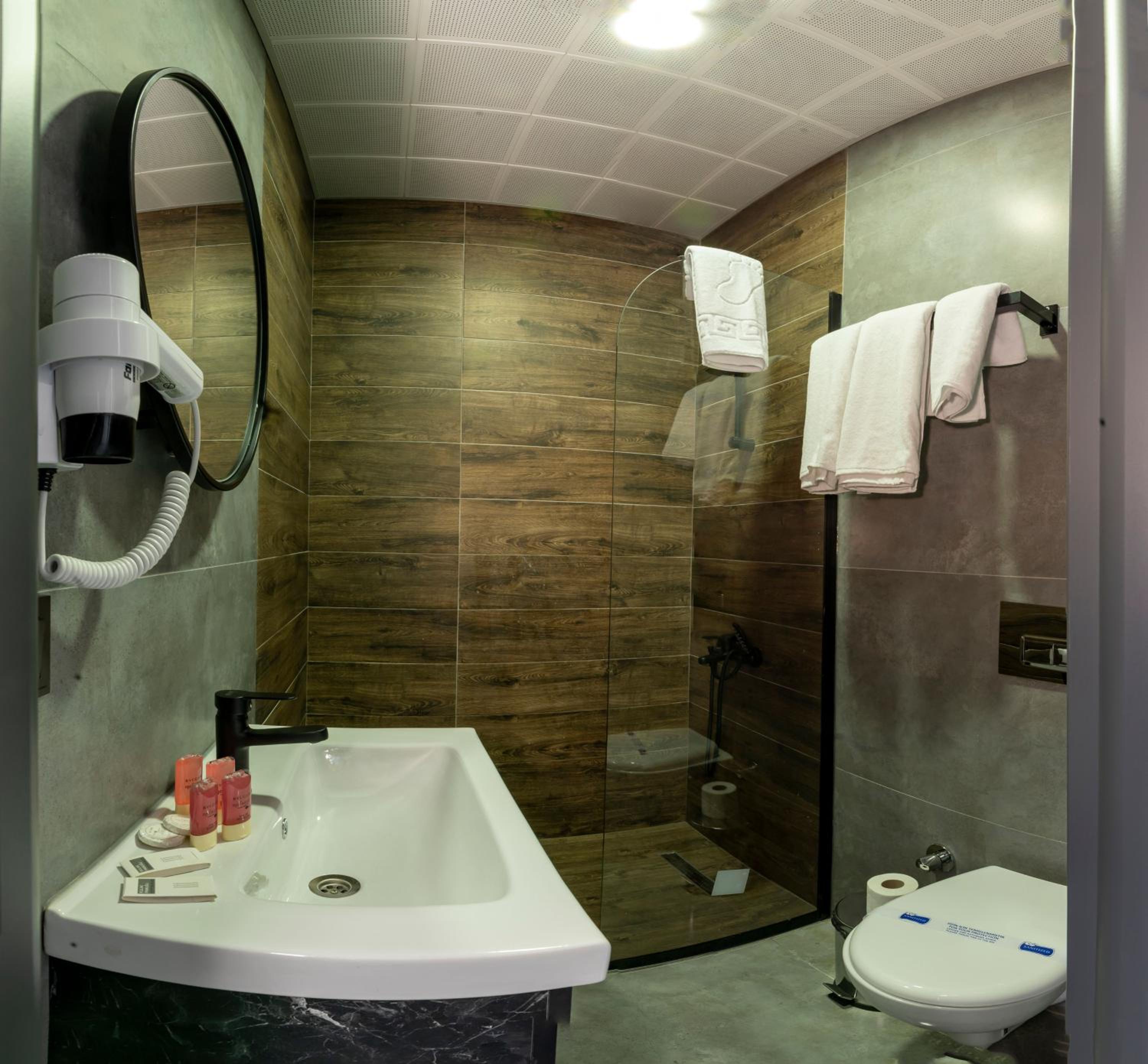 Comfort Quadruple Room - Photo 2