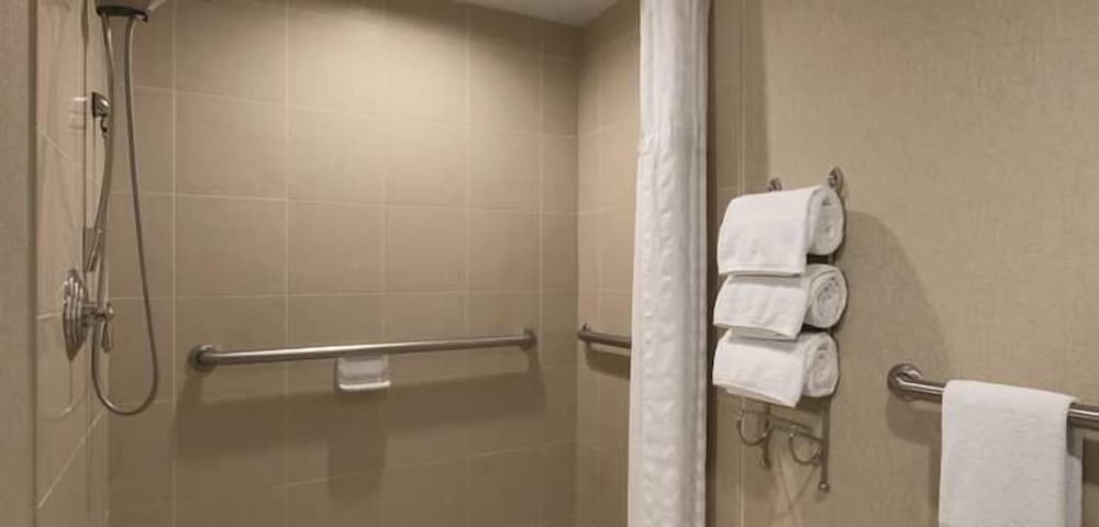 Premium Suite, 2 Queen Beds, Non Smoking - Photo 6