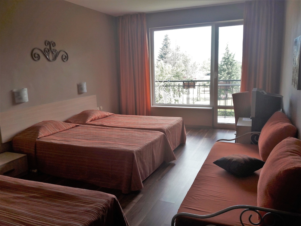 Standard Triple Room - Photo 2