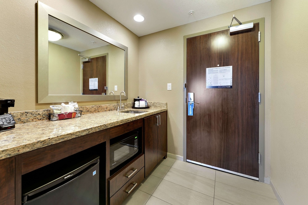 Studio, 2 Queen Beds, Refrigerator & Microwave (Wetbar) photo 2