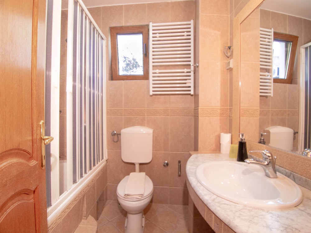 Superior Triple Room, Partial Sea View photo 2