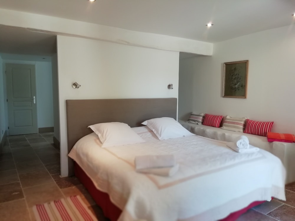 Premier Room, 1 King Bed, Patio, Mountain View photo 1