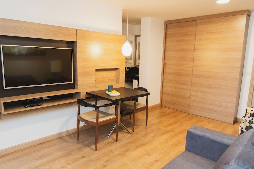 Luxury Double - 1 Queen Bed and 1 Sofa Bed, with balcony - Photo 2
