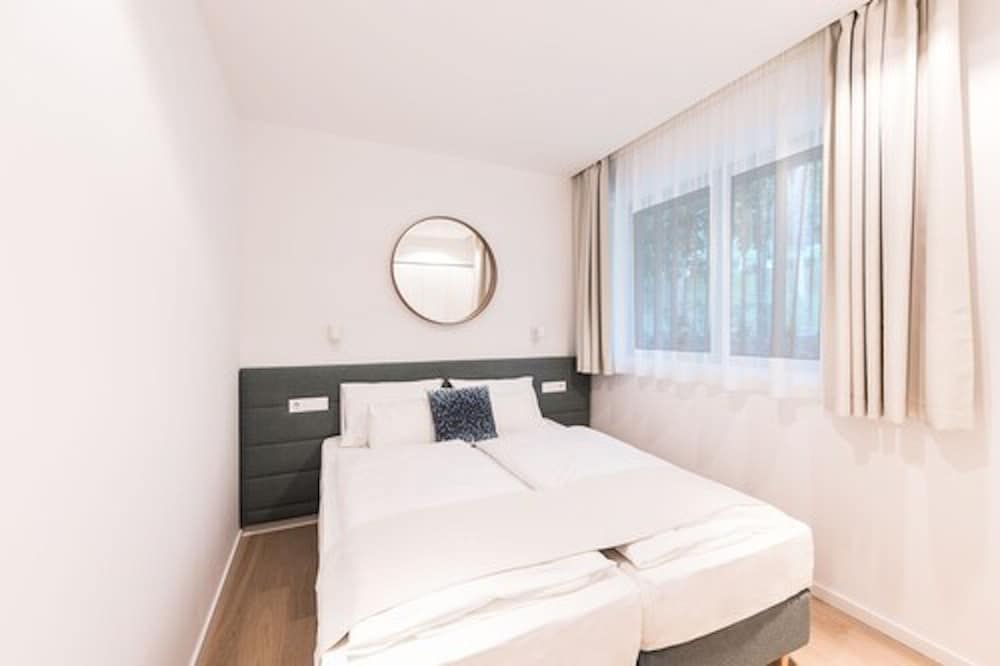 Deluxe Apartment, 2 Bedrooms, Balcony, Lake View photo 1