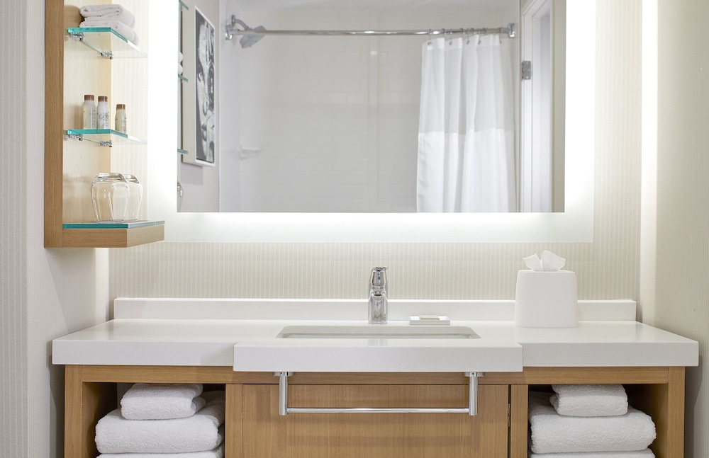 Suite, 1 Bedroom (Hearing Accessible) - Photo 7