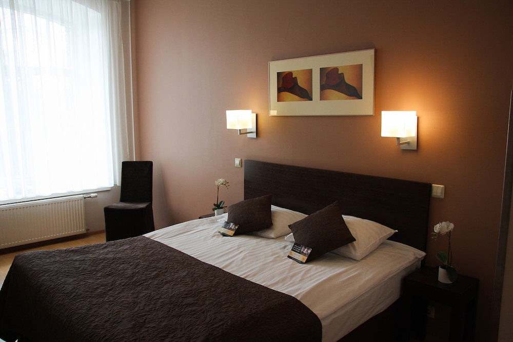 Double or Twin Room (Single Use) - Photo 1