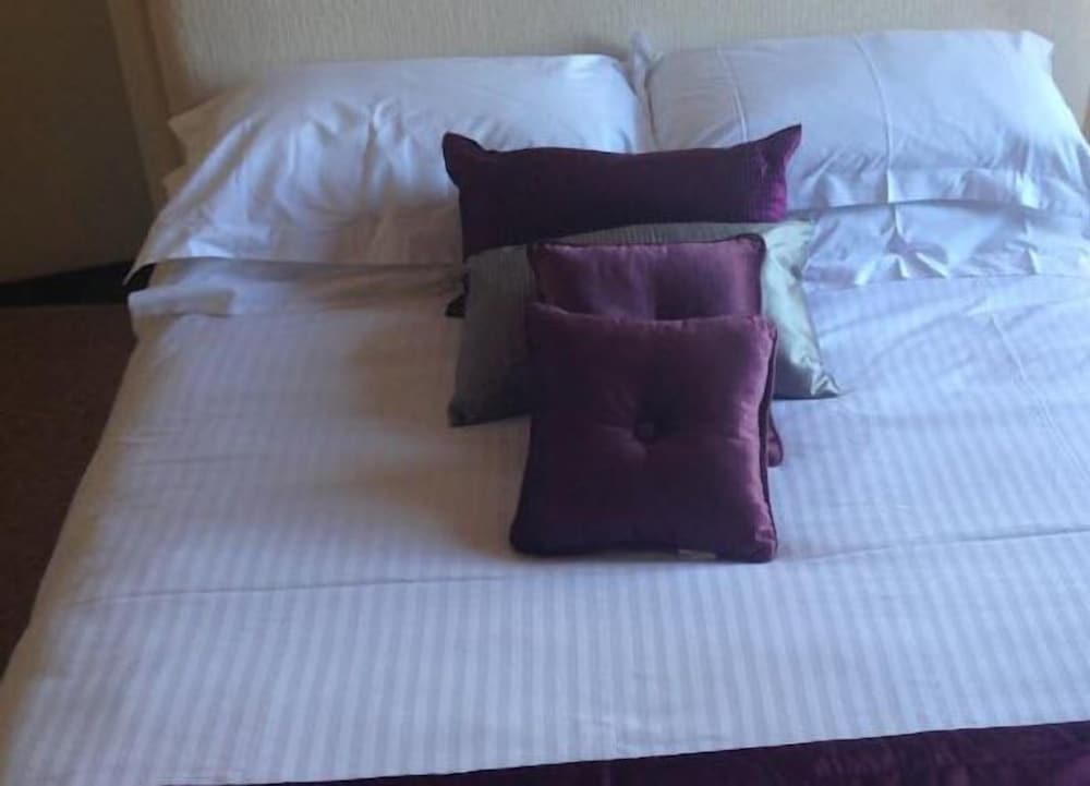 Classic Room, 1 King Bed photo 2