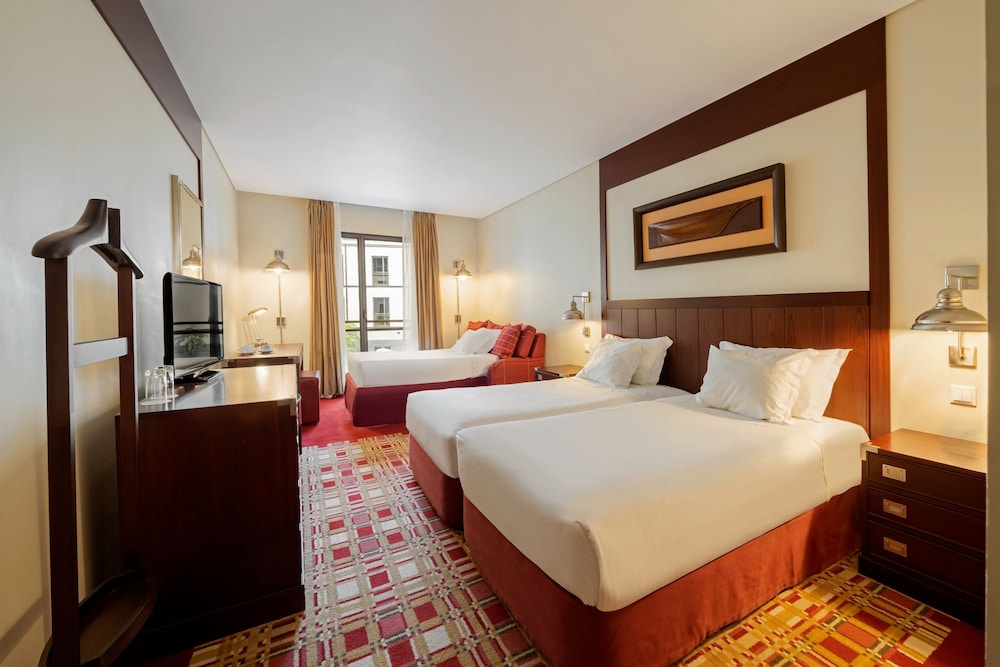 Classic Plus Double or Twin Room - Photo 1