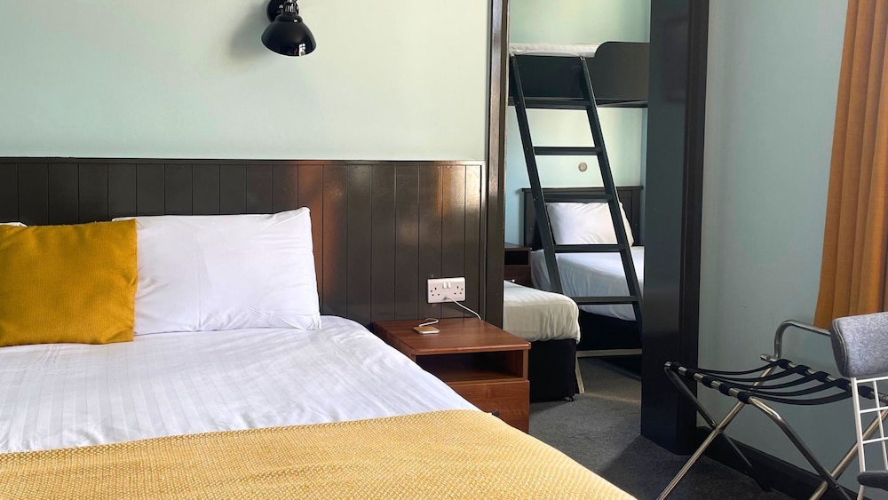 Standard Quadruple Room, Ensuite, Annex Building