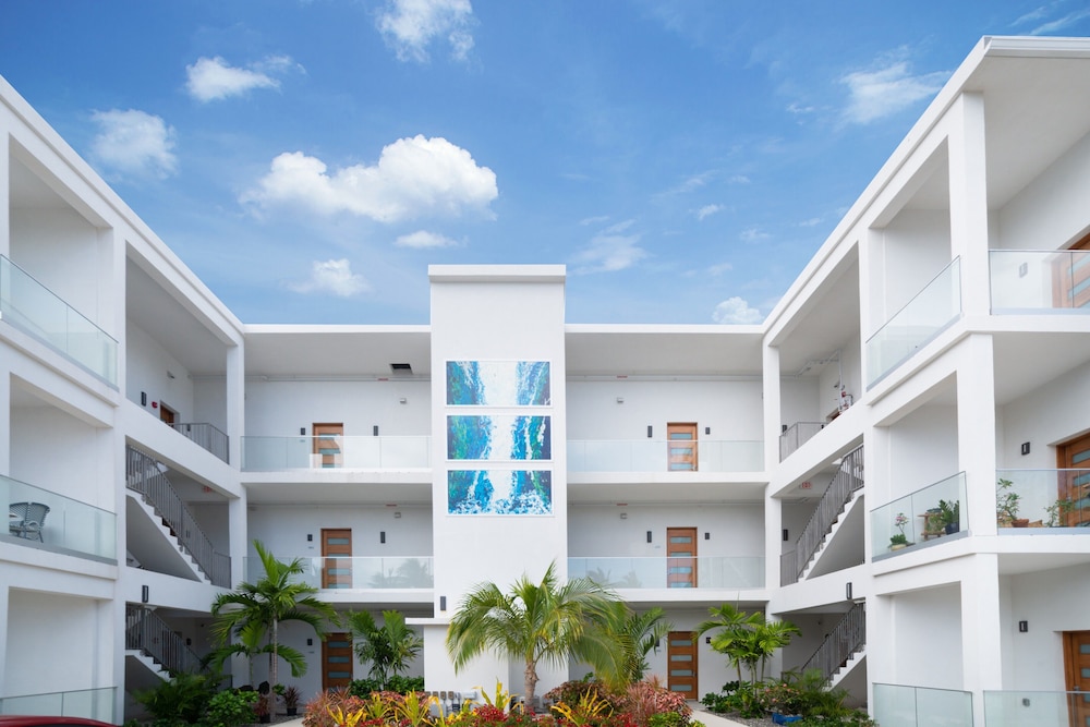 Luxury Condo, 1 King Bed with Sofa bed, Ocean View photo 2