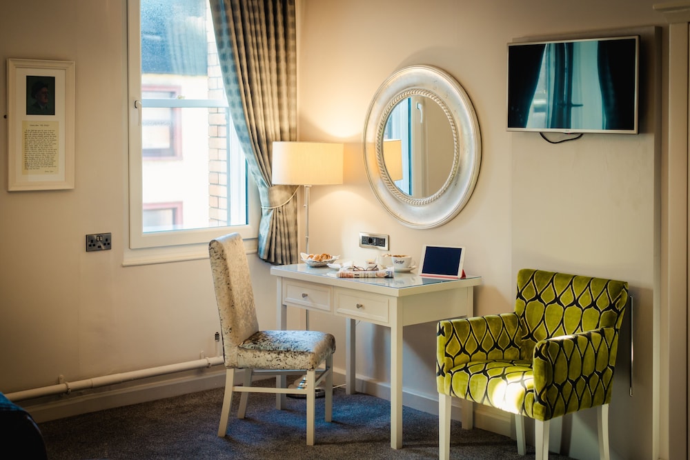 Deluxe Triple Room thumbnail 5